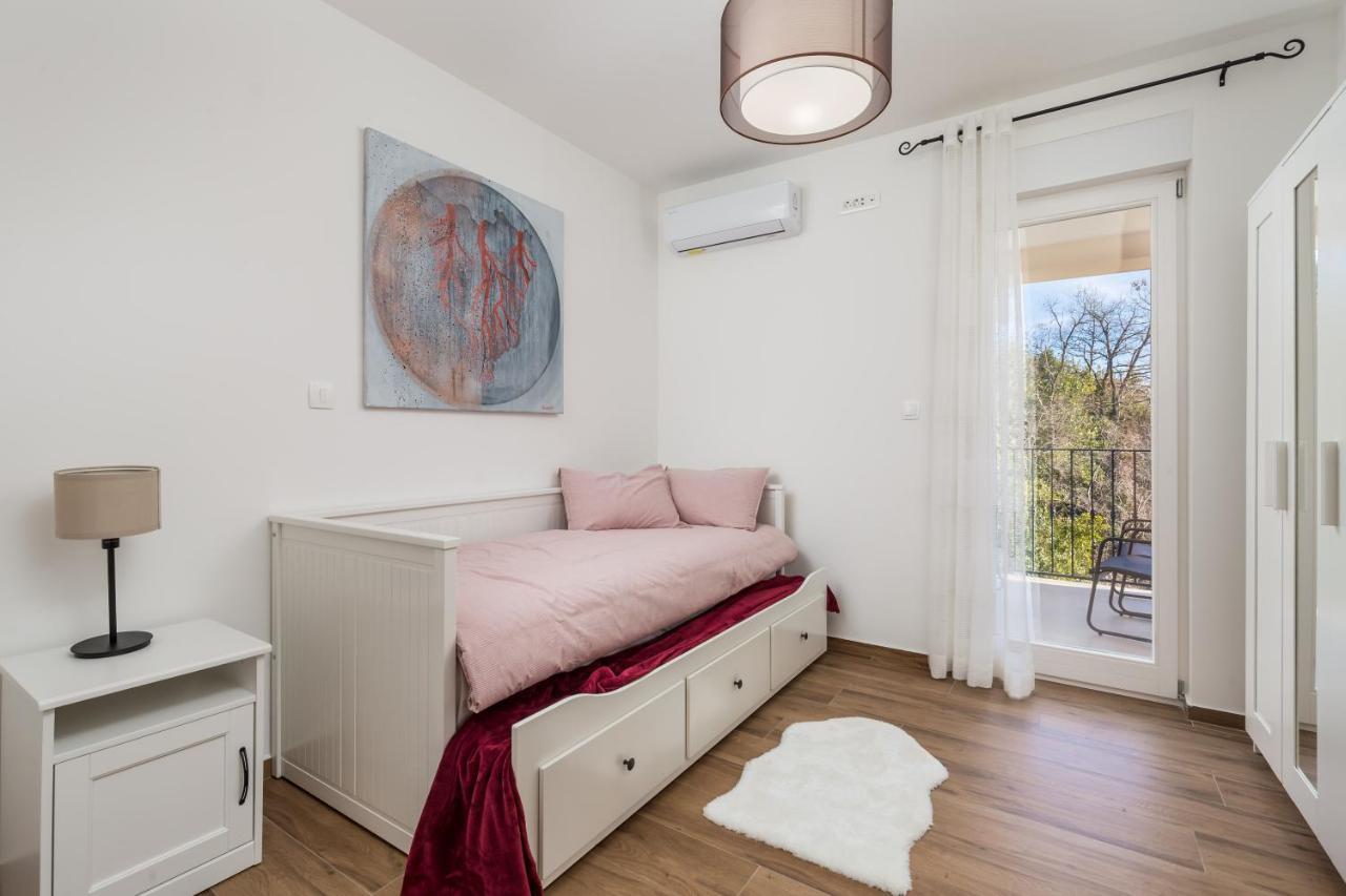 Ines Villa Icici